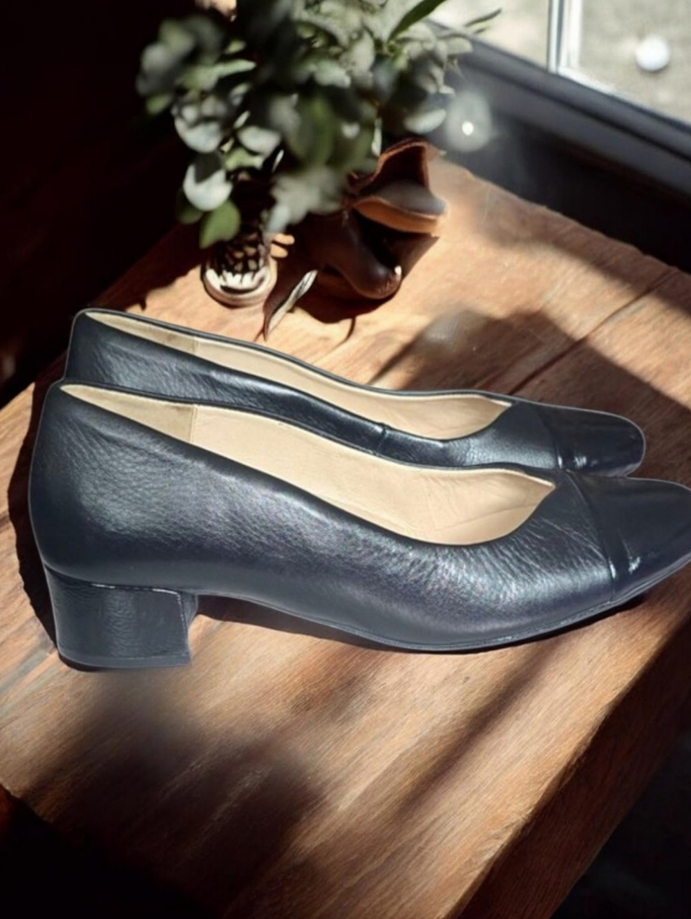 ARA ( 9 ) NANETTE Black Leather Cap Toe Block Heel Pumps